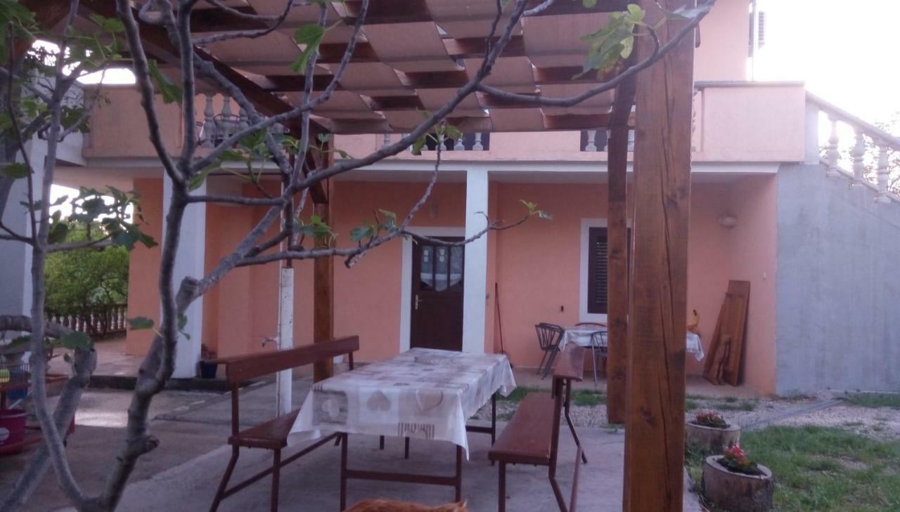 Apartmani Spomenka Seline Exterior photo